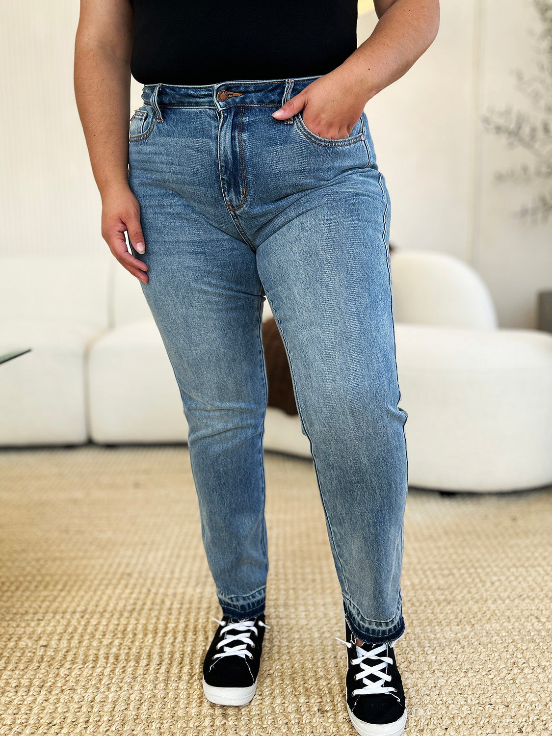 Judy Blue Full Size Mid Rise Rigid Magic Release Hem Jeans *