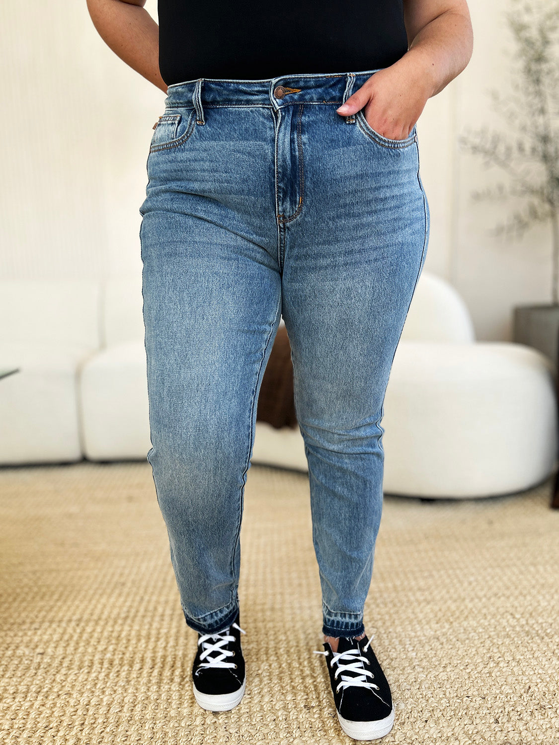 Judy Blue Full Size Mid Rise Rigid Magic Release Hem Jeans *
