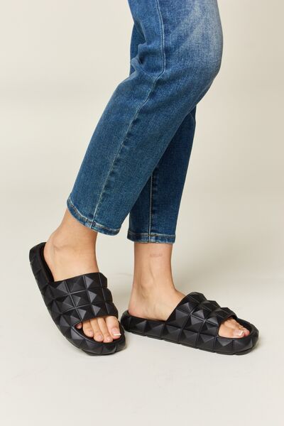 WILD DIVA Pyramid Stud Toe Band Footbed Sandals *