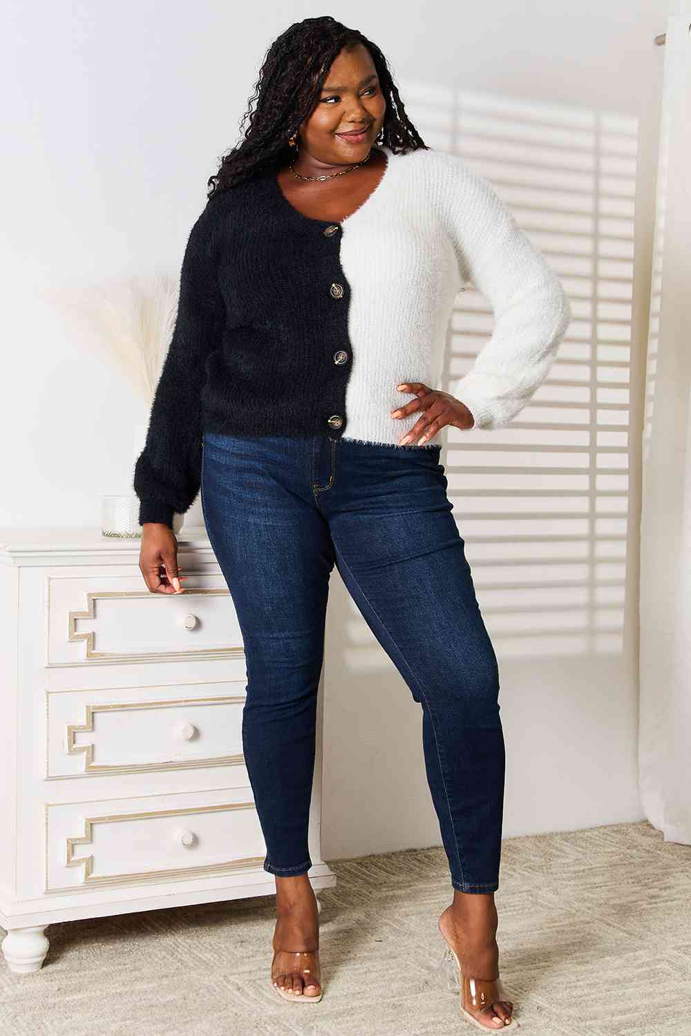 Woven Right Contrast Button-Front V-Neck Cardigan *
