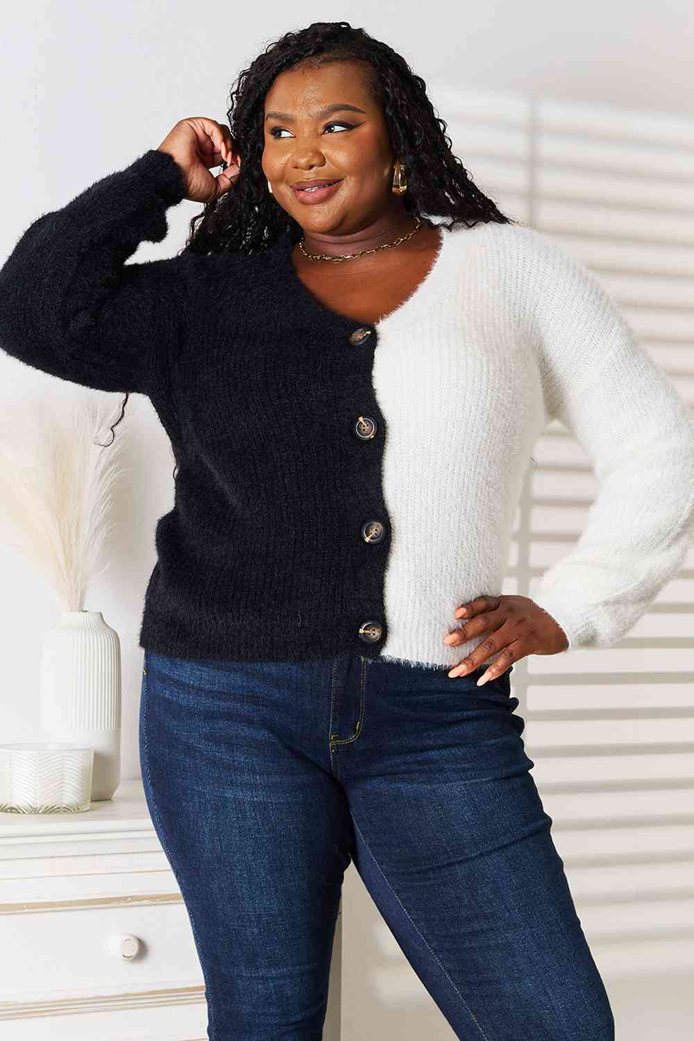 Woven Right Contrast Button-Front V-Neck Cardigan *
