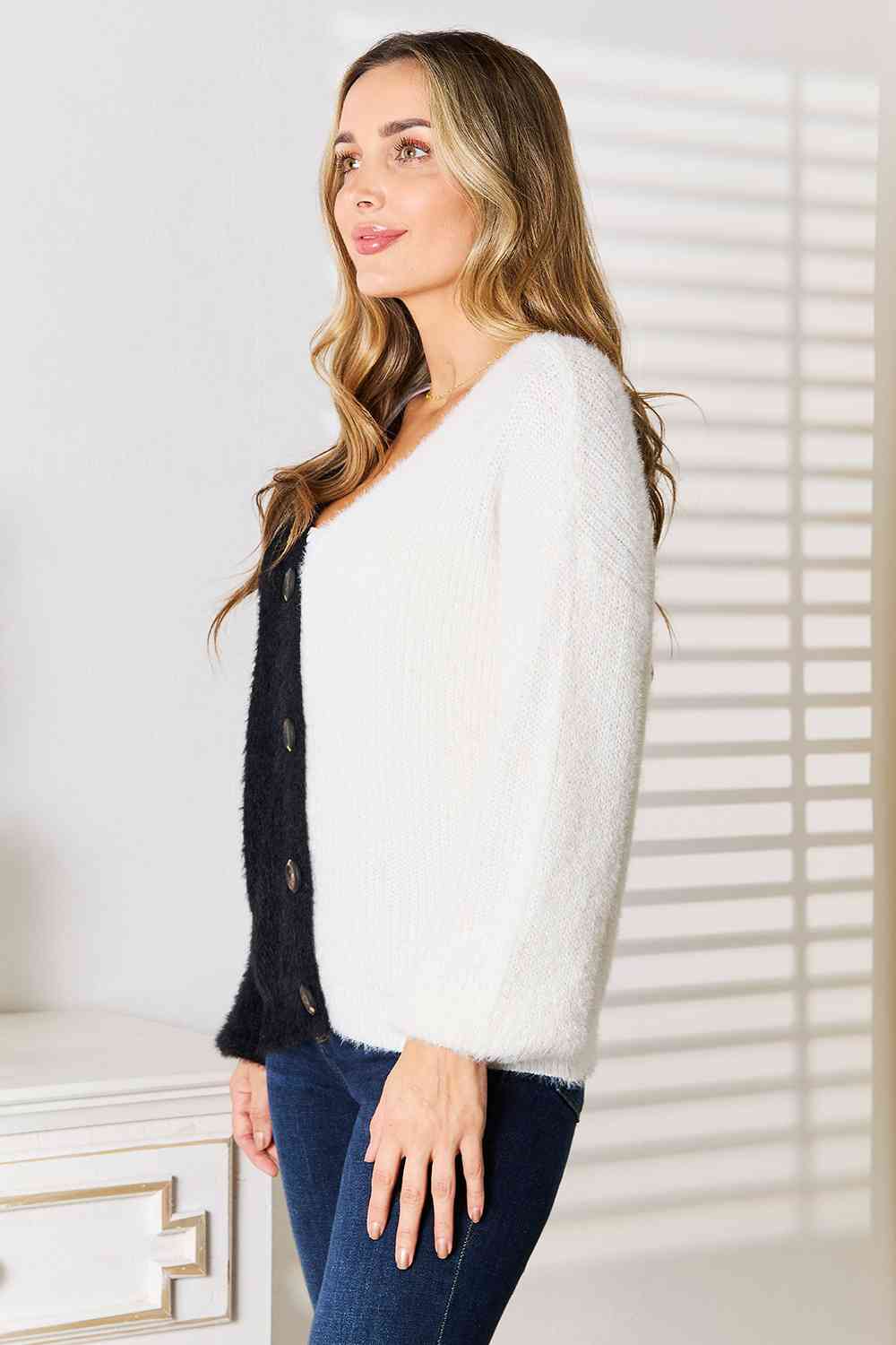 Woven Right Contrast Button-Front V-Neck Cardigan *