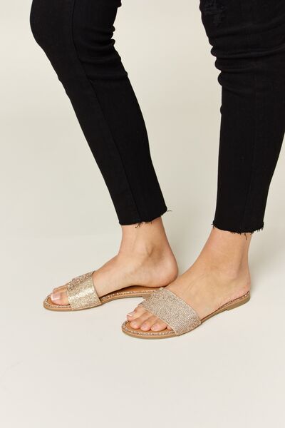 WILD DIVA Rhinestone Open Toe Flat Sandals *