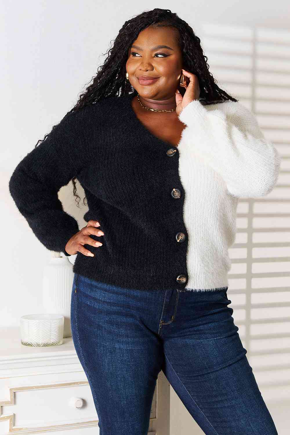 Woven Right Contrast Button-Front V-Neck Cardigan *