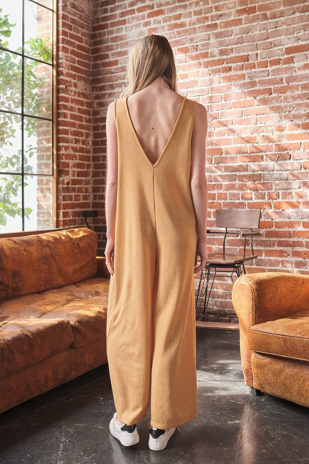 Ces Femme V-Neck Sleeveless Wide Leg Jumpsuit *