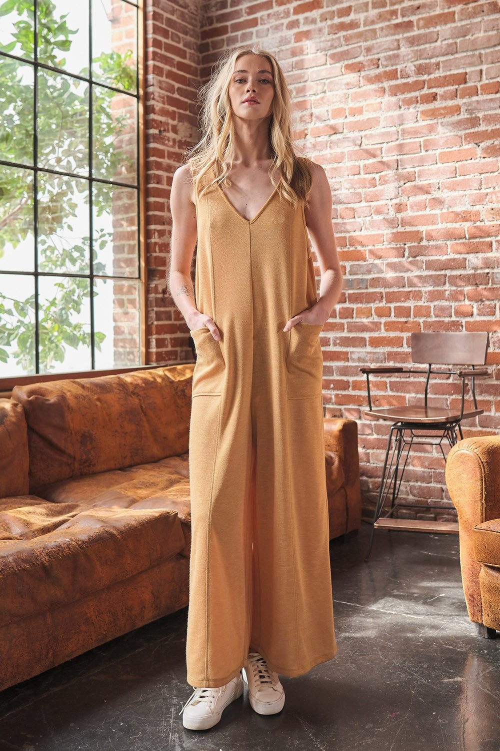 Ces Femme V-Neck Sleeveless Wide Leg Jumpsuit *