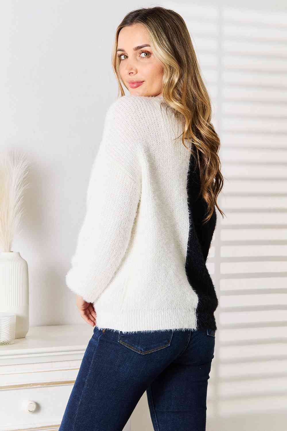 Woven Right Contrast Button-Front V-Neck Cardigan *