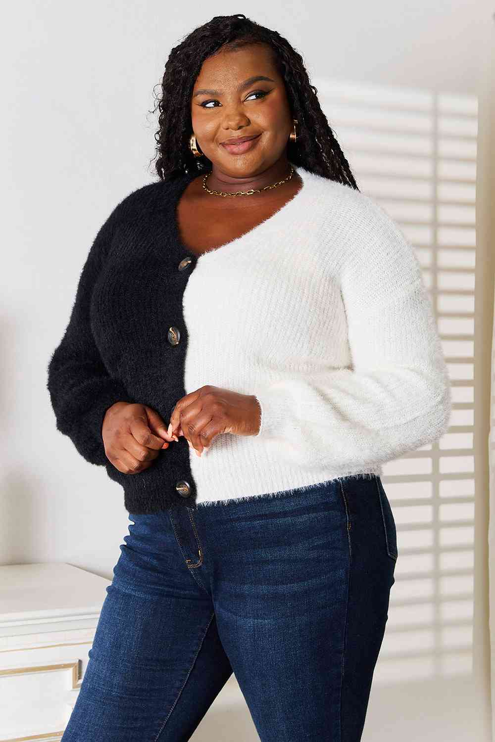 Woven Right Contrast Button-Front V-Neck Cardigan *