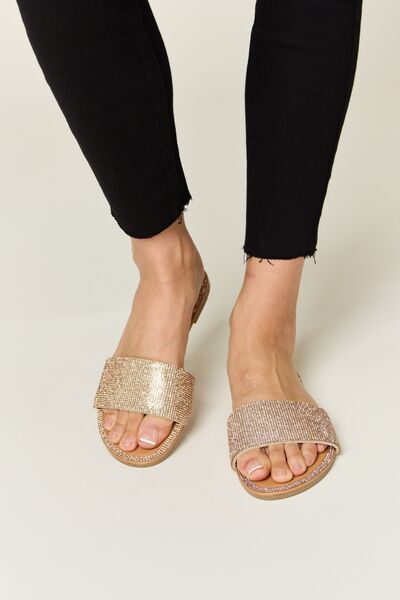 WILD DIVA Rhinestone Open Toe Flat Sandals *